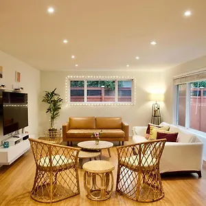 Holiday home Private Getaway Near Washington!, Seattle