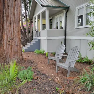 Holiday home Modern Craftsman Garden Patio In Georgetown, Seattle